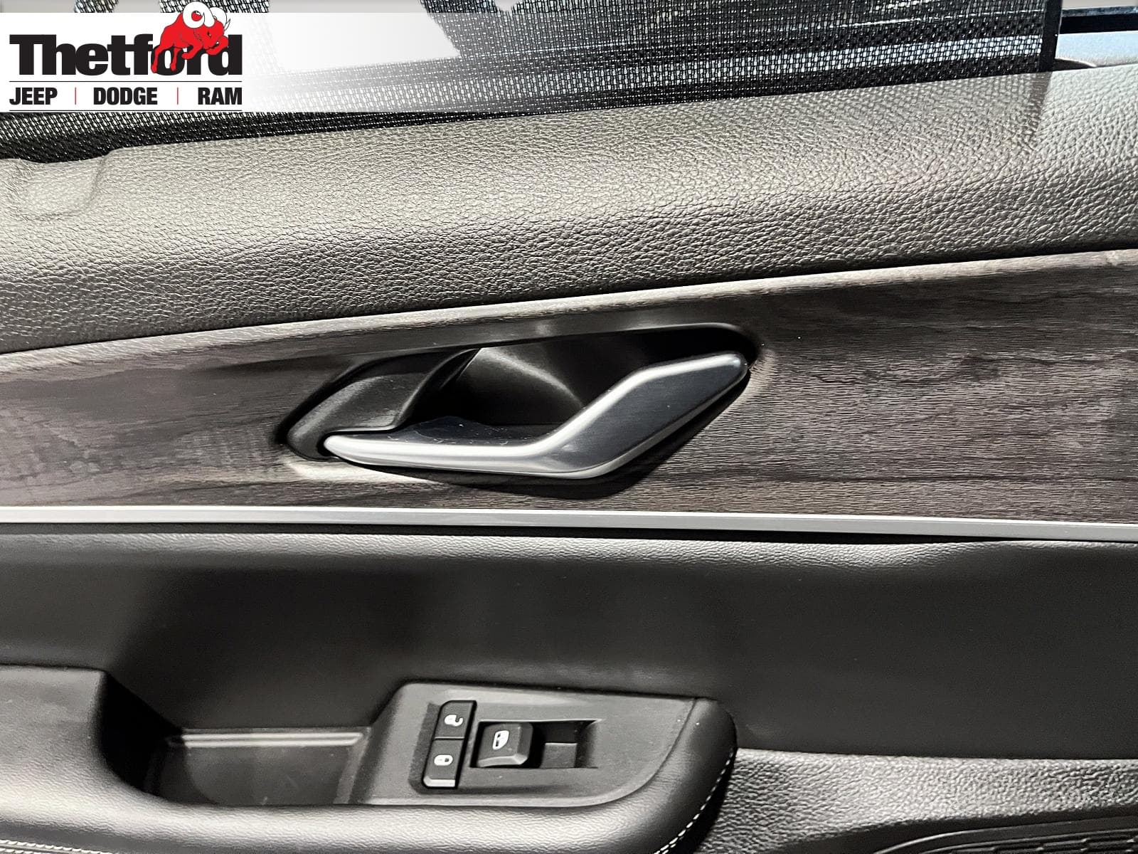 Jeep Grand Cherokee 2023 — photo 12