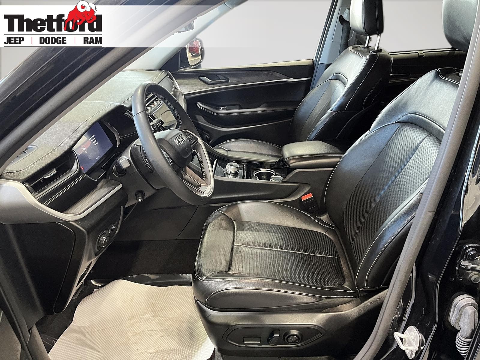 Jeep Grand Cherokee 2023 — photo 13