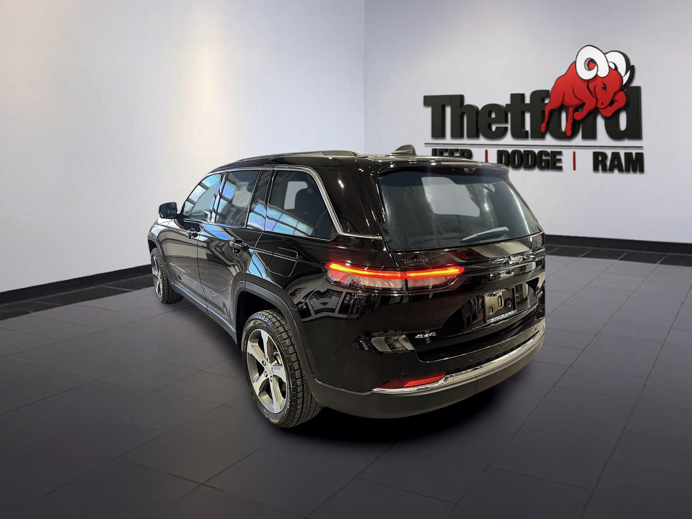 Jeep Grand Cherokee 2023 — photo 10