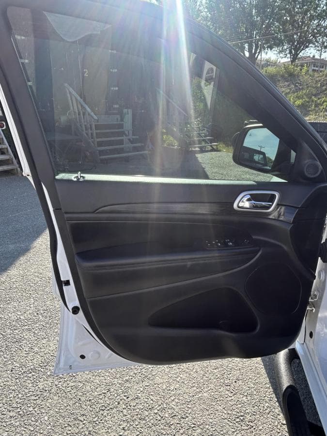 Jeep Grand Cherokee 2022 — photo 13