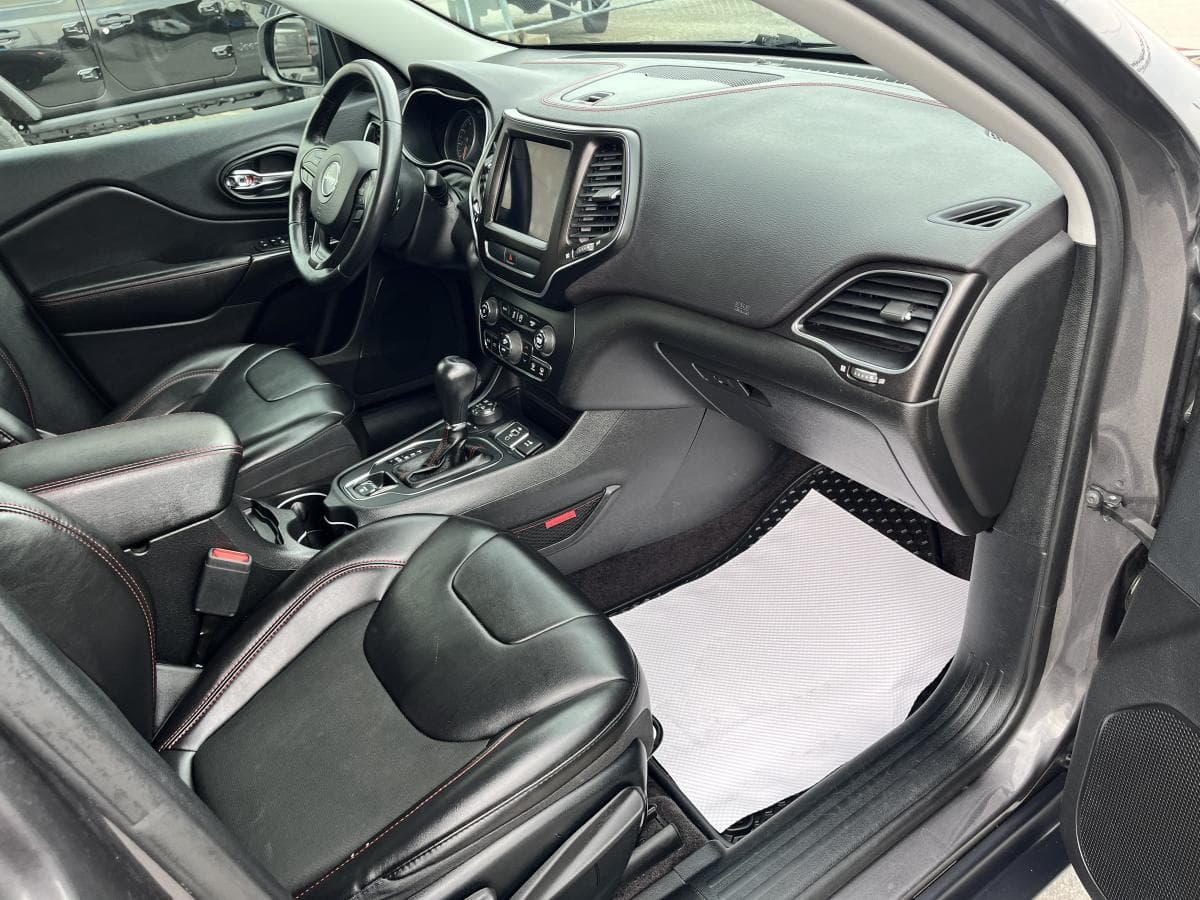 Jeep Cherokee 2019 — photo 17