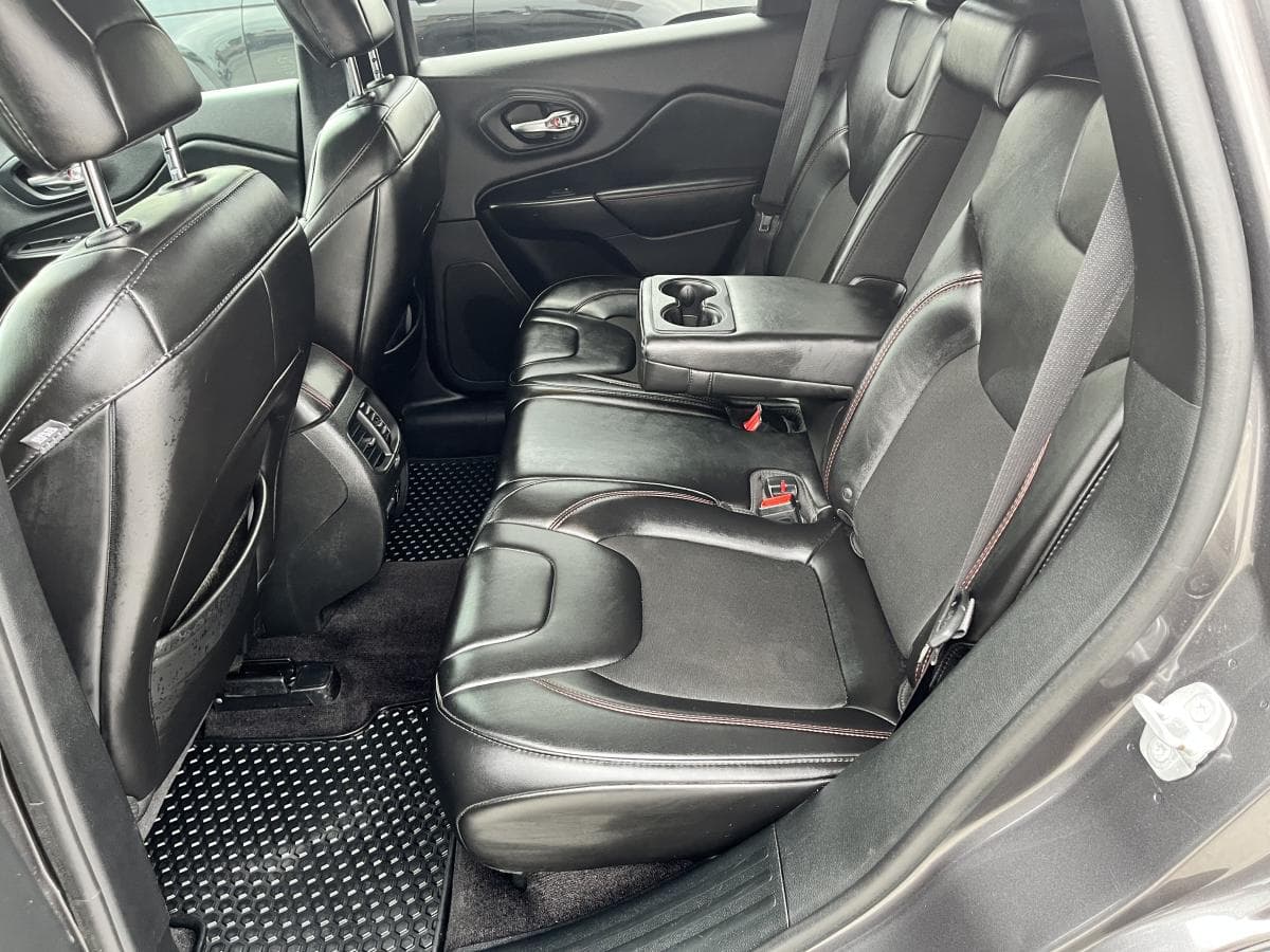 Jeep Cherokee 2019 — photo 18
