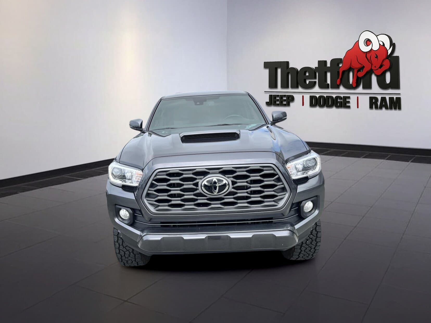 Toyota Tacoma 2023 — photo 2