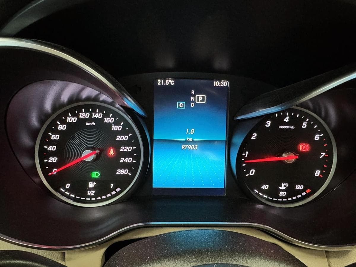 Mercedes-Benz C-Class 2019 — photo 14