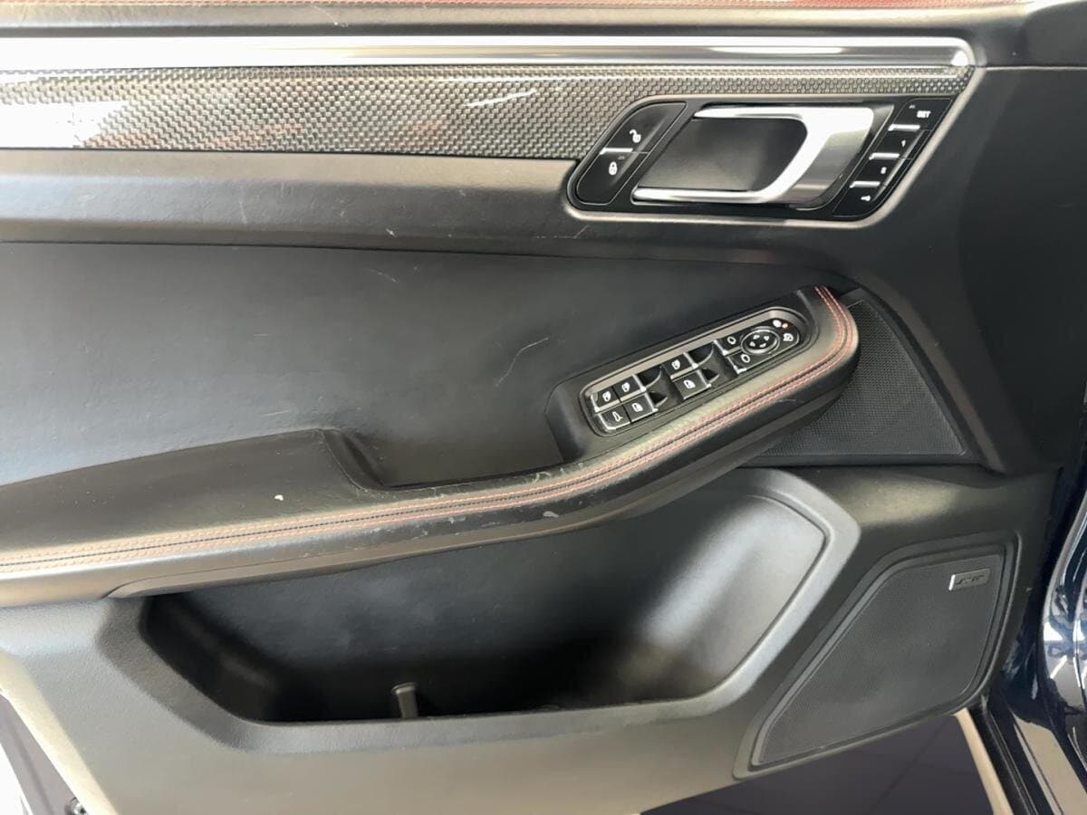 Porsche Macan 2018 — photo 16