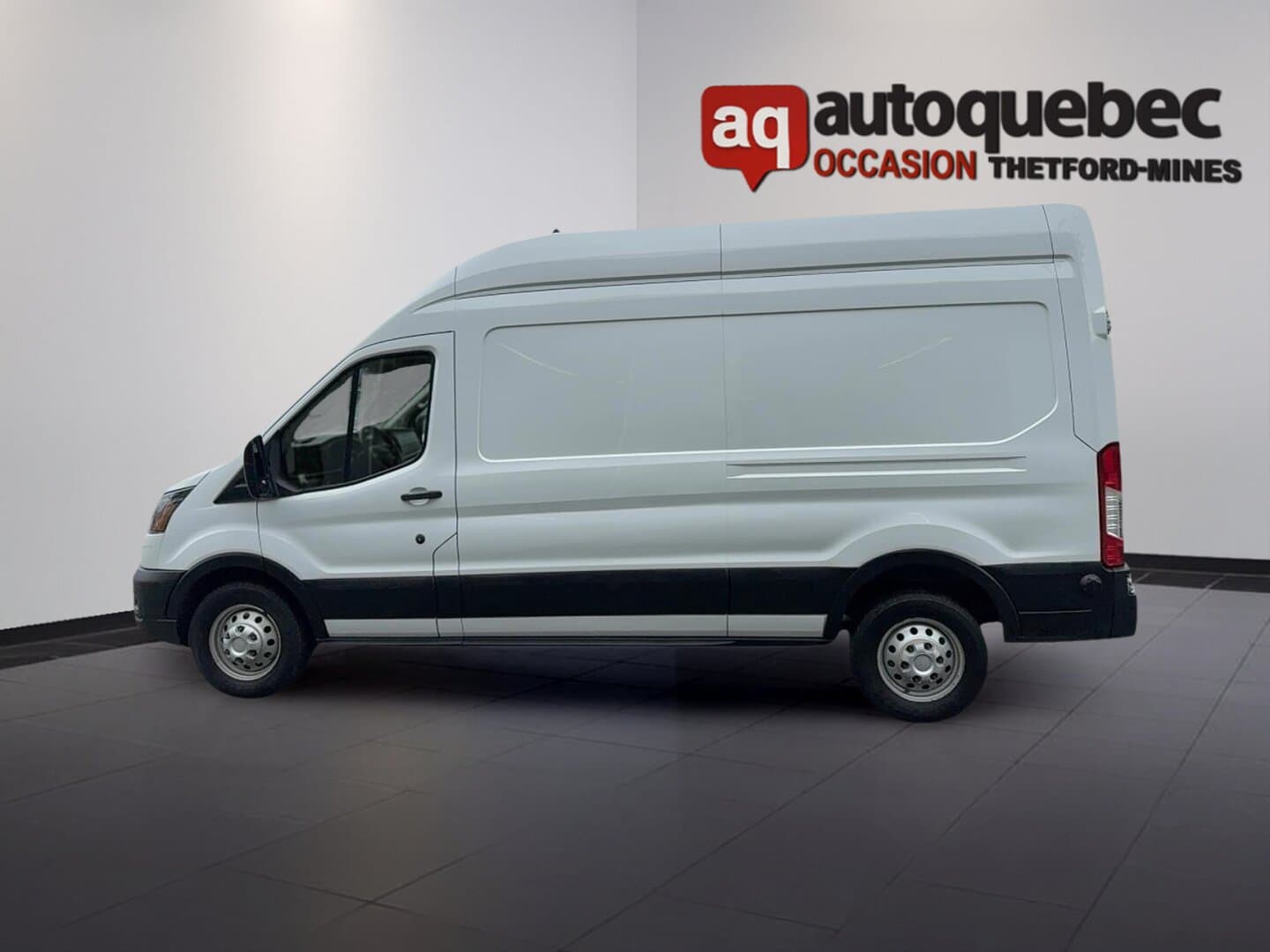 Ford Transit Cargo Van 2024 — photo 9