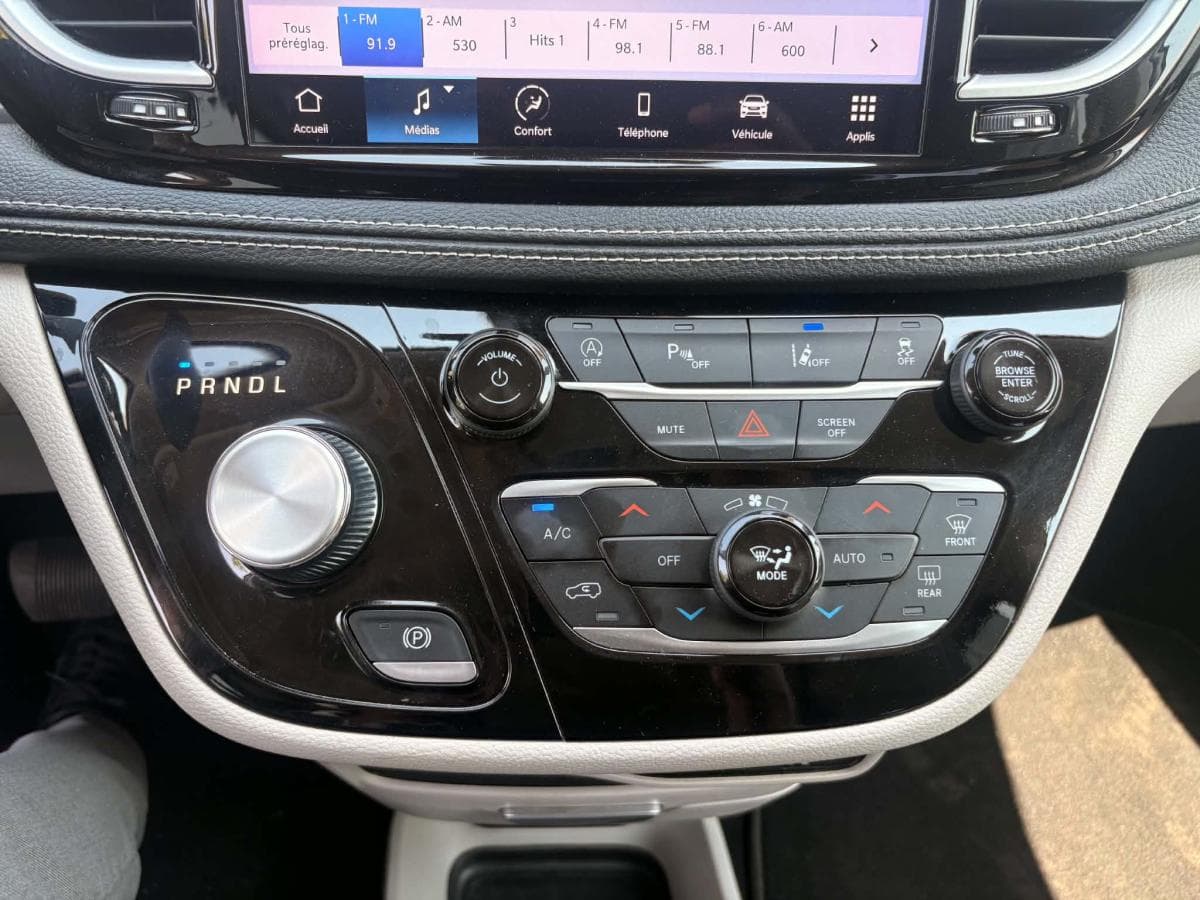 Chrysler Pacifica 2023 — photo 6