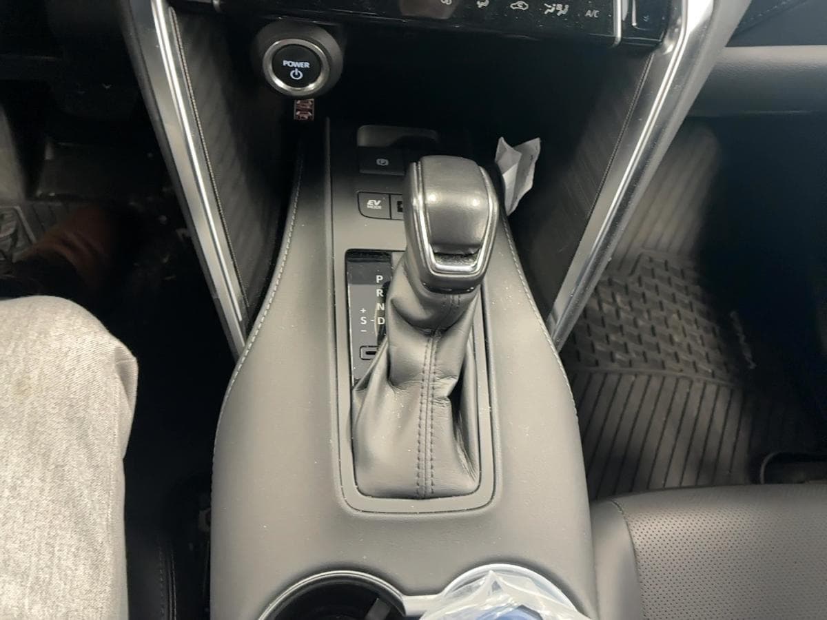 Toyota Venza 2024 — photo 12