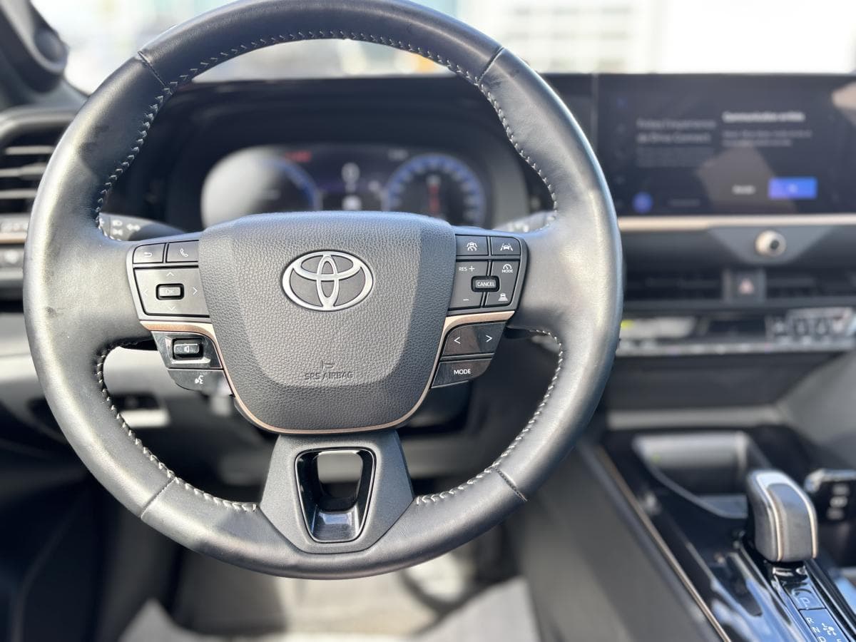 Toyota Crown Signia 2025 — photo 16