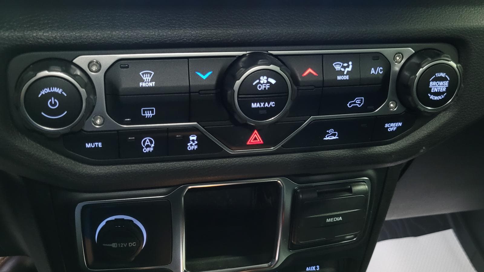 Jeep Wrangler 2024 — photo 18