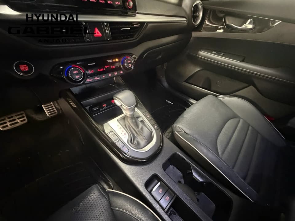Kia Forte 2024 — photo 16