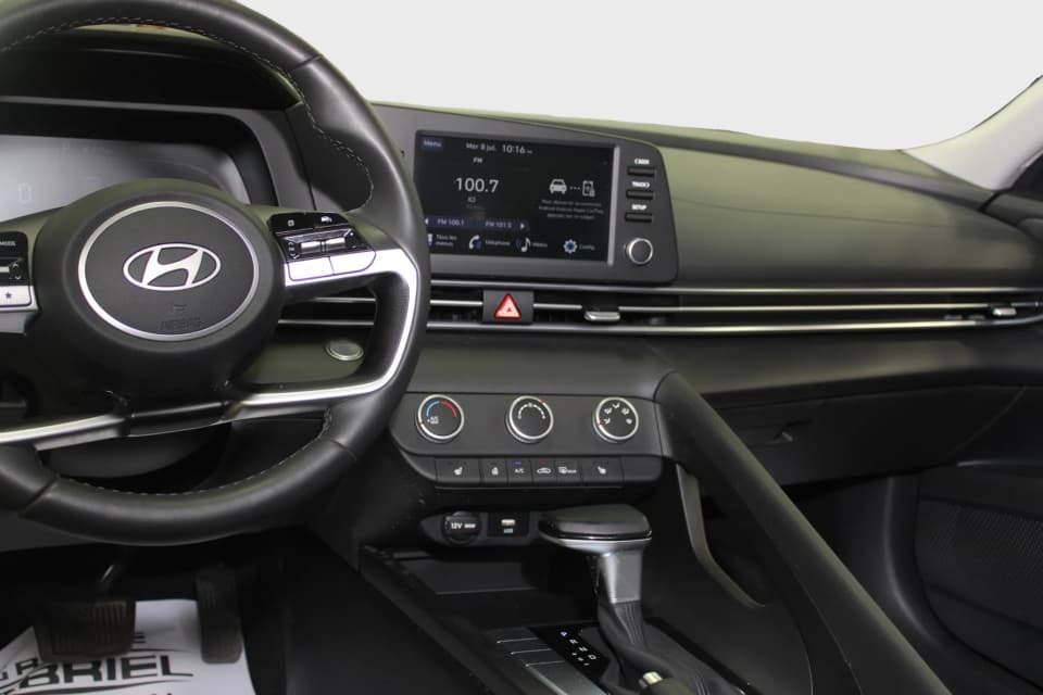Hyundai Elantra 2025 — photo 11