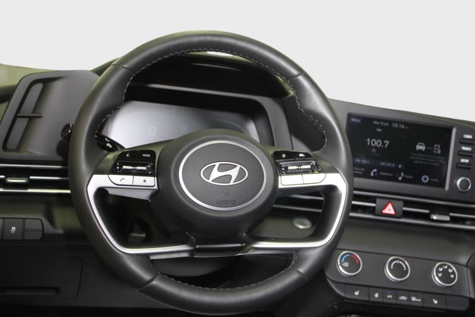 Hyundai Elantra 2025 — photo 12