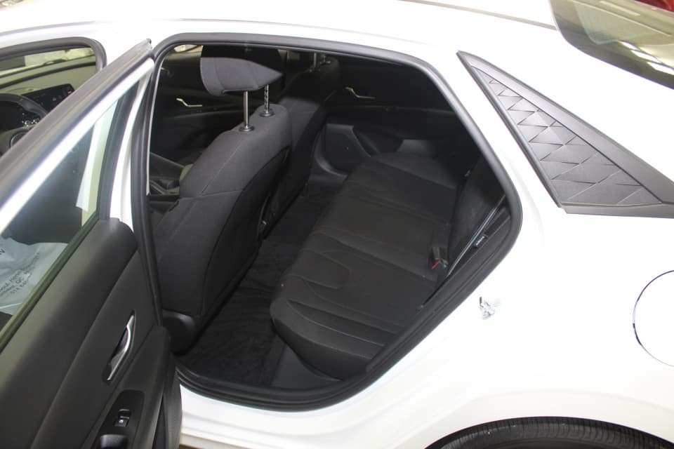 Hyundai Elantra 2025 — photo 9