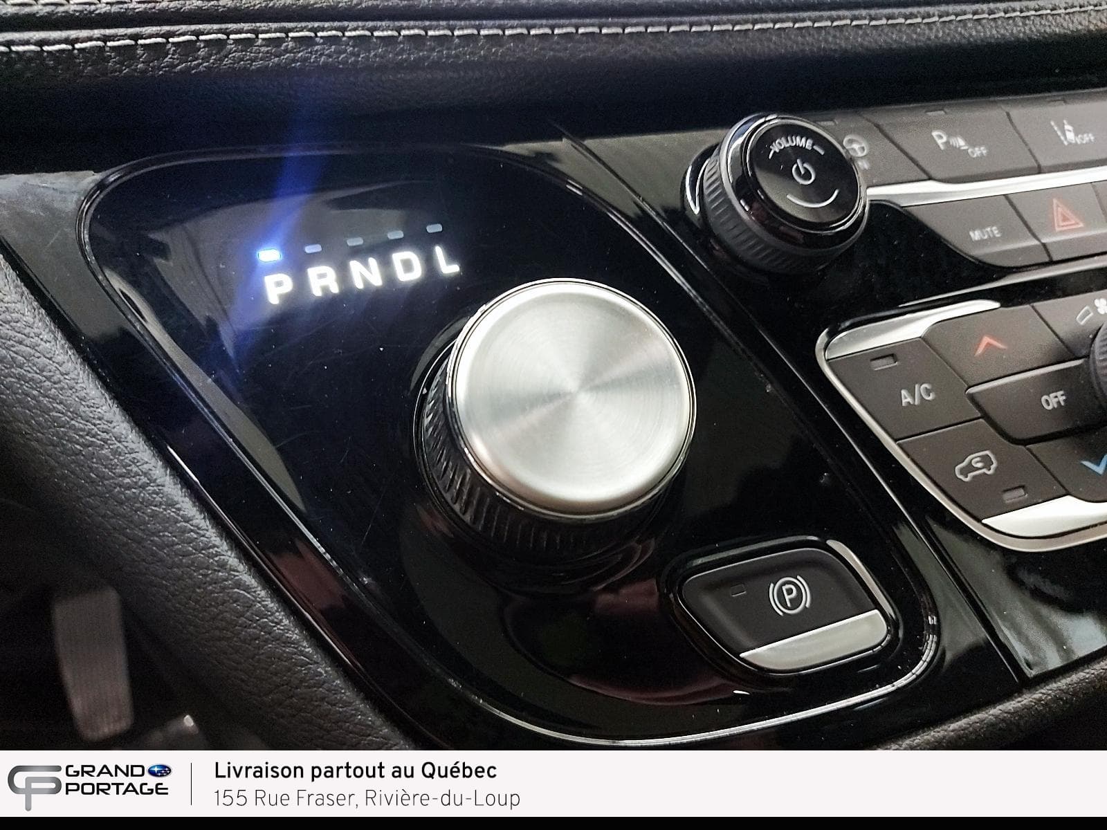 Chrysler Pacifica Hybrid 2023 — photo 16