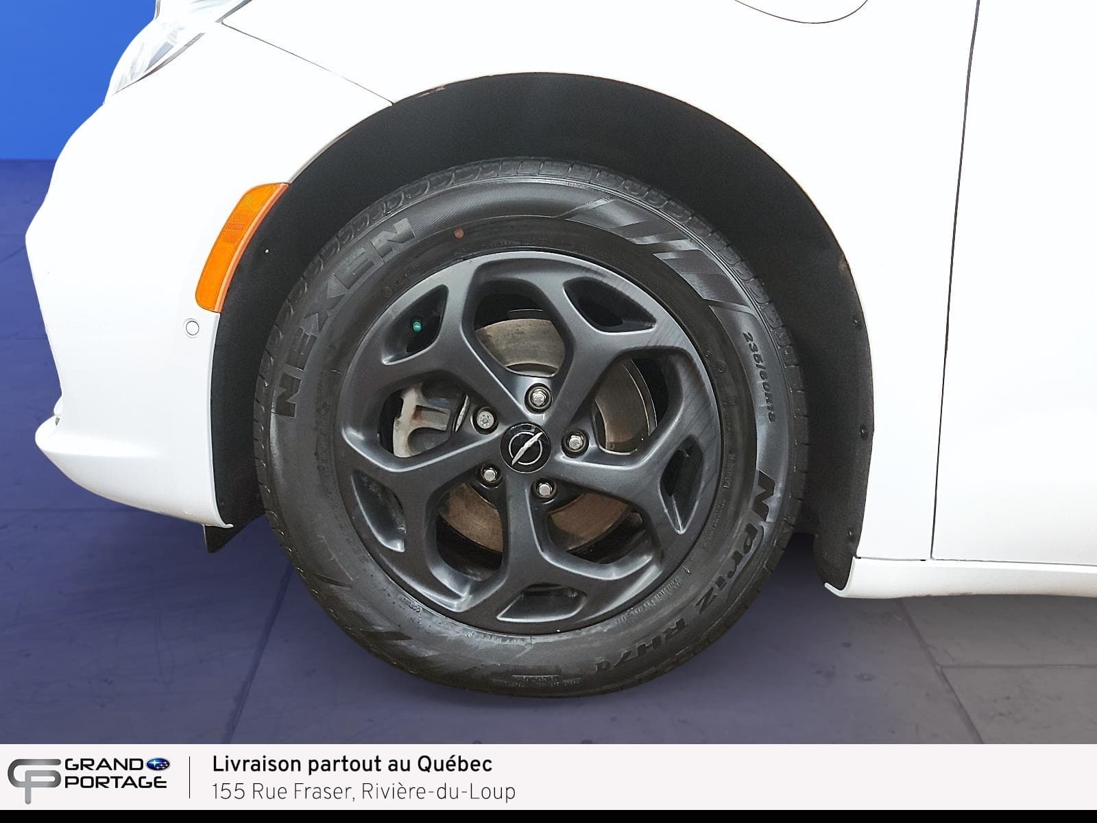Chrysler Pacifica Hybrid 2023 — photo 8