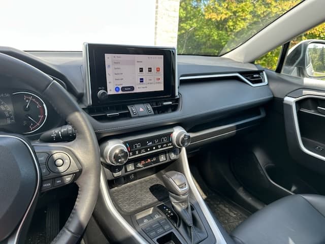Toyota RAV4 2023 — photo 2