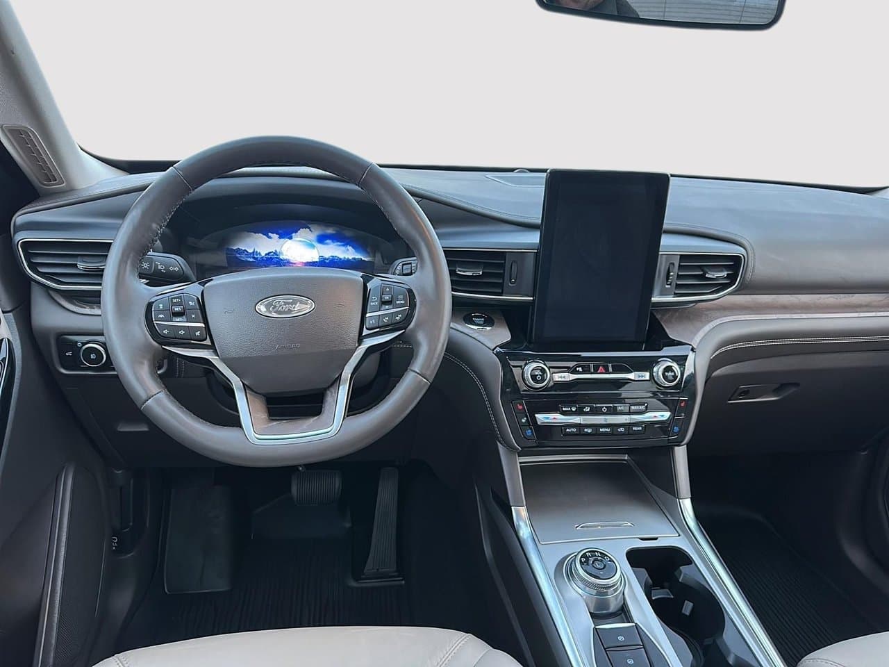 Ford Explorer 2023 — photo 8