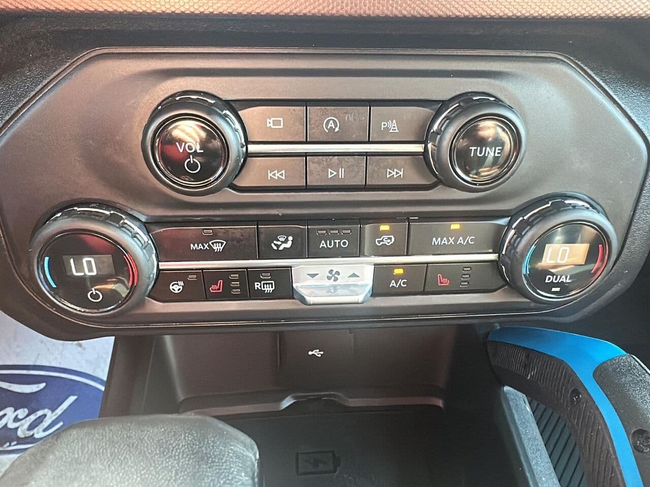 Ford Bronco 2023 — photo 17