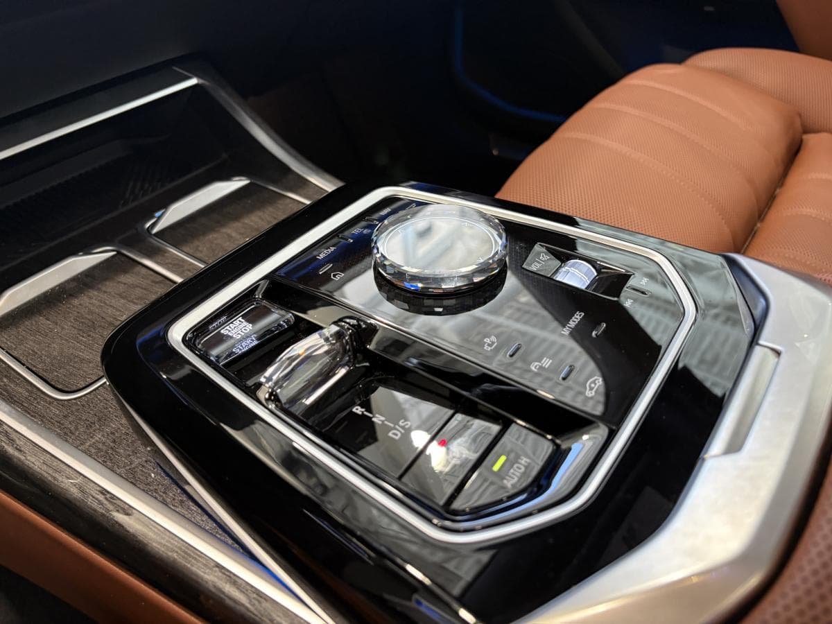 BMW 7 Series 2024 — photo 13