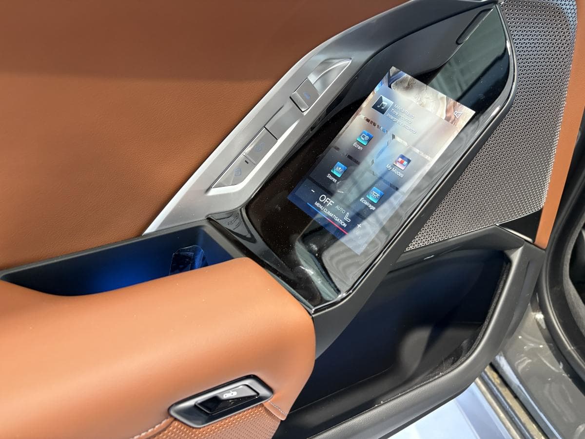 BMW 7 Series 2024 — photo 10