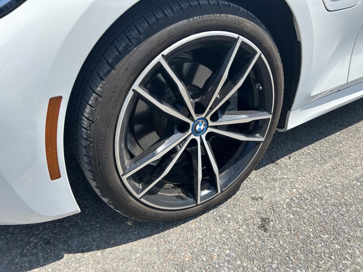 BMW 330e 2022 — photo 11