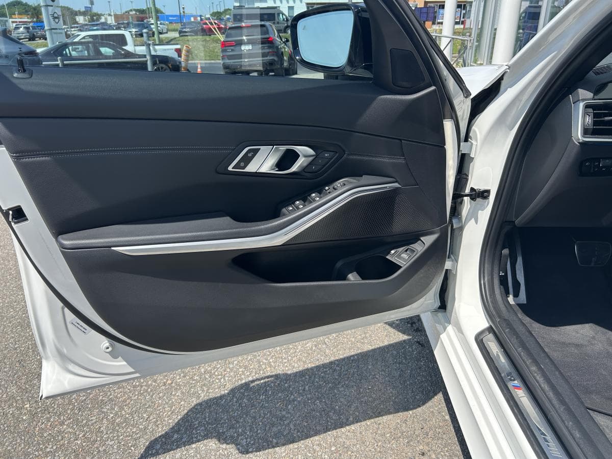 BMW 330e 2022 — photo 6