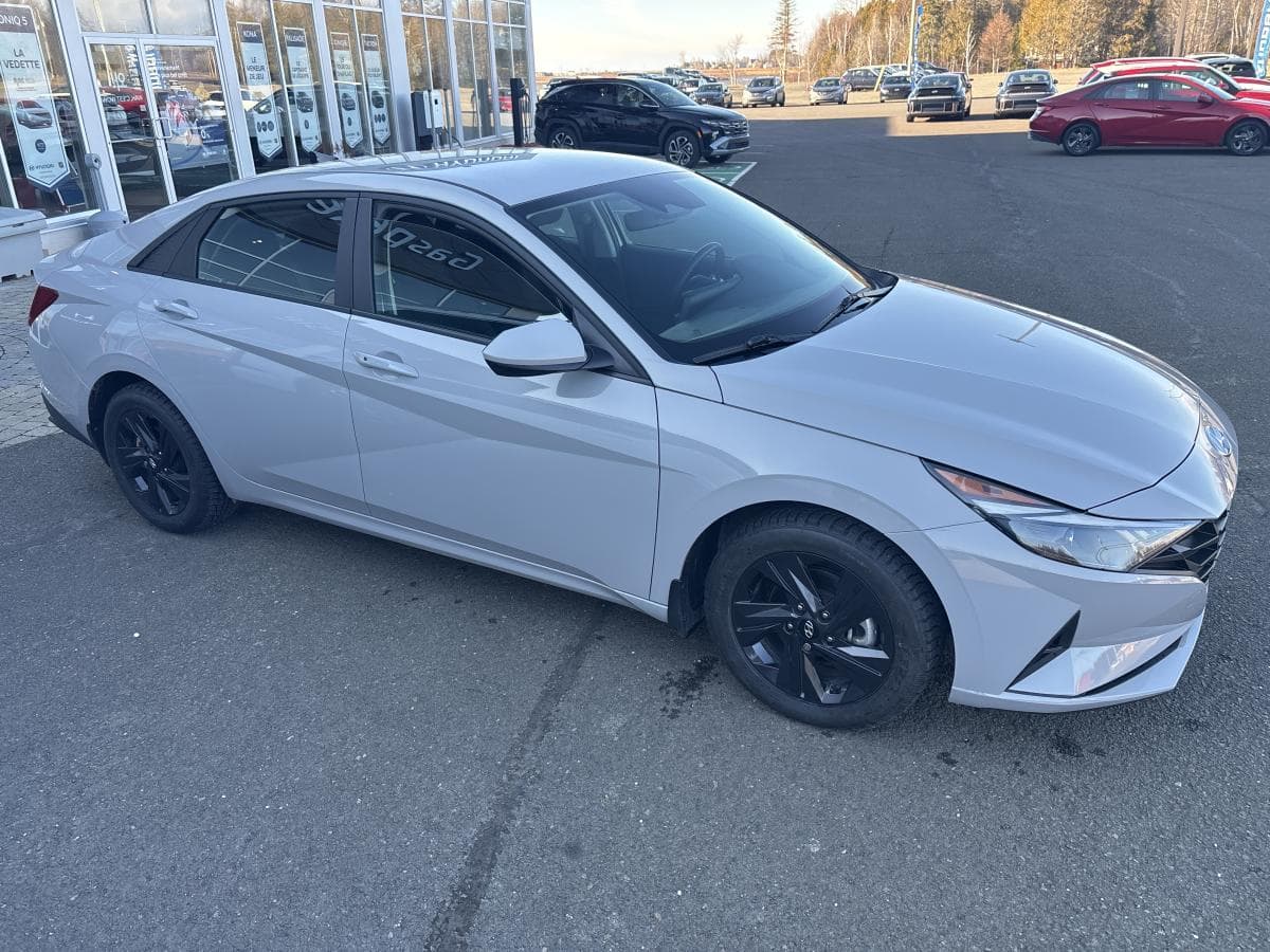 Hyundai Elantra 2022 — photo 3