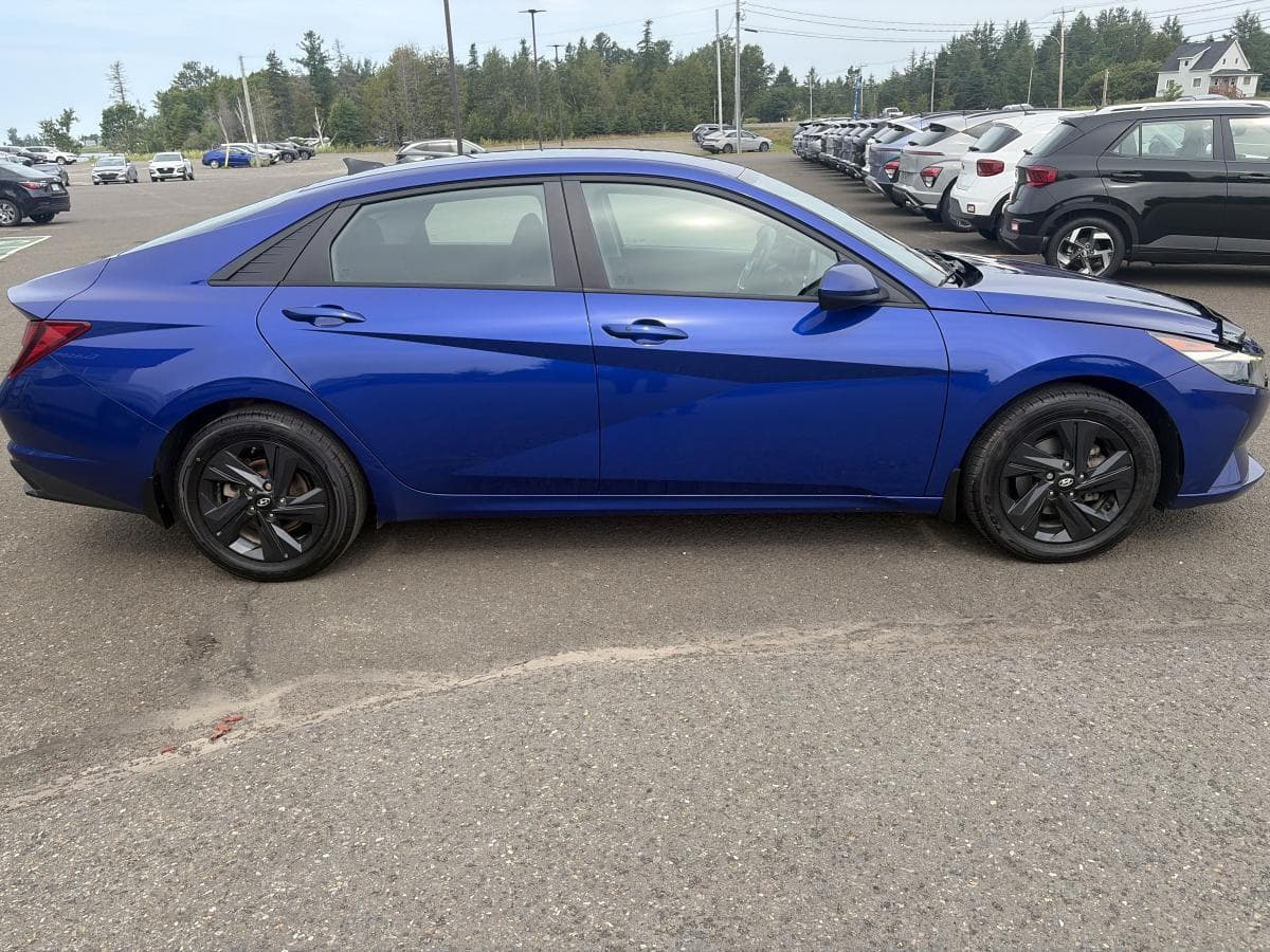 Hyundai Elantra 2022 — photo 3