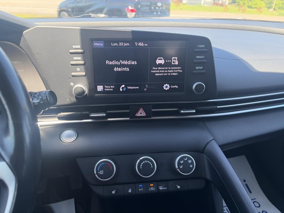 Hyundai Elantra 2022 — photo 14