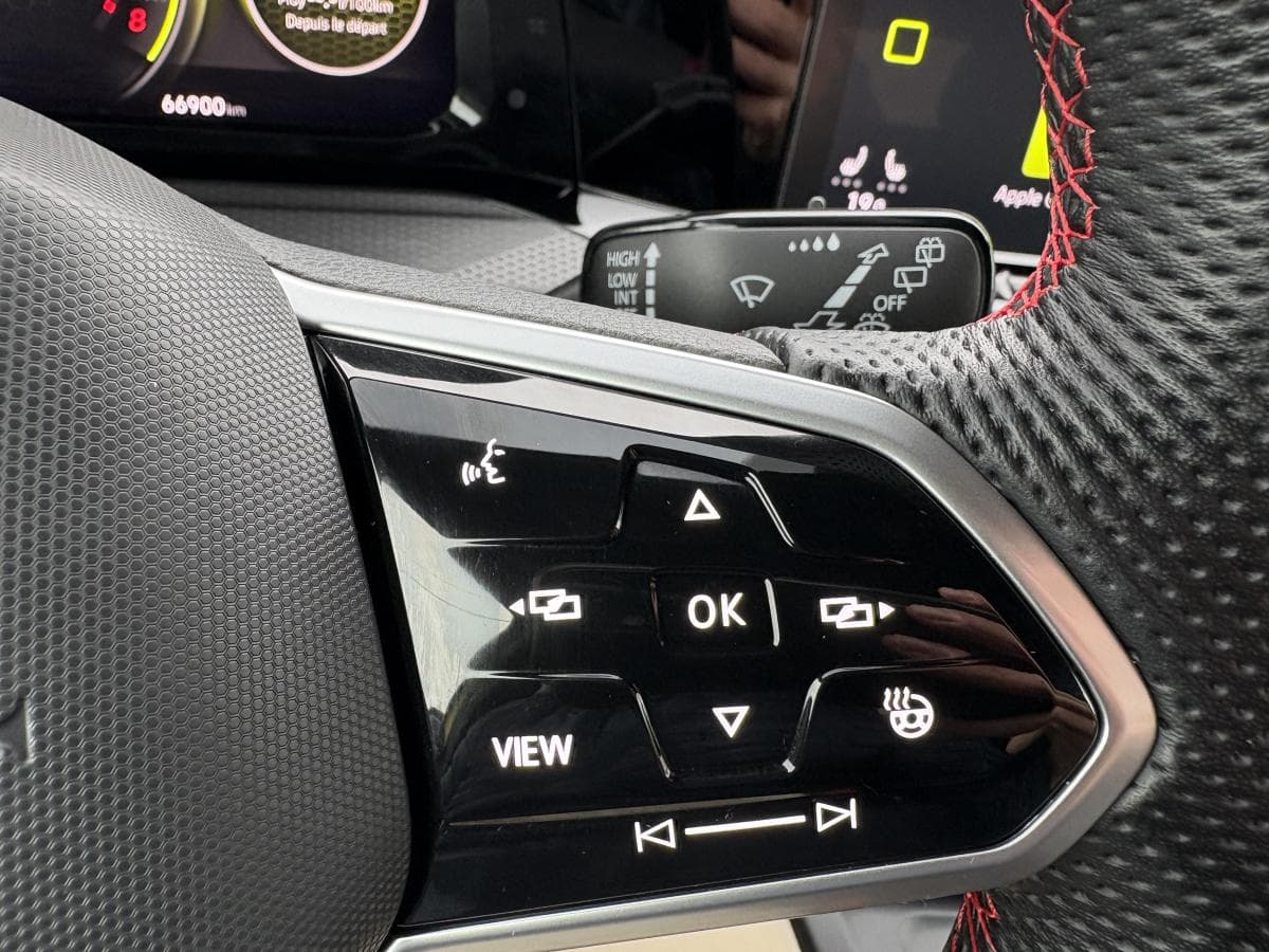 Volkswagen Golf GTI 2023 — photo 19