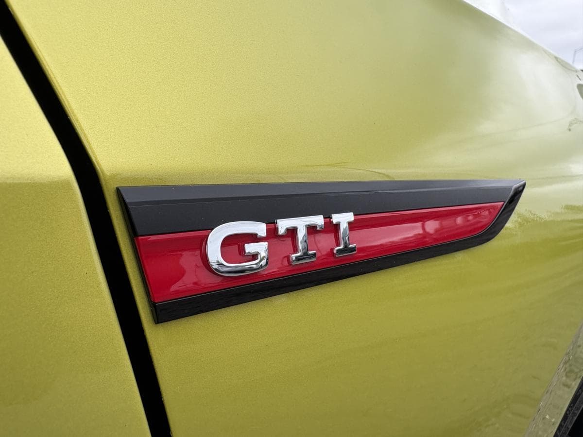 Volkswagen Golf GTI 2023 — photo 10