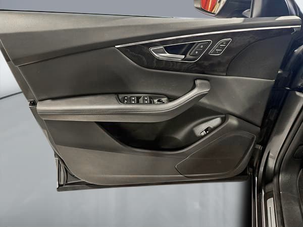 Audi Q8 2023 — photo 12