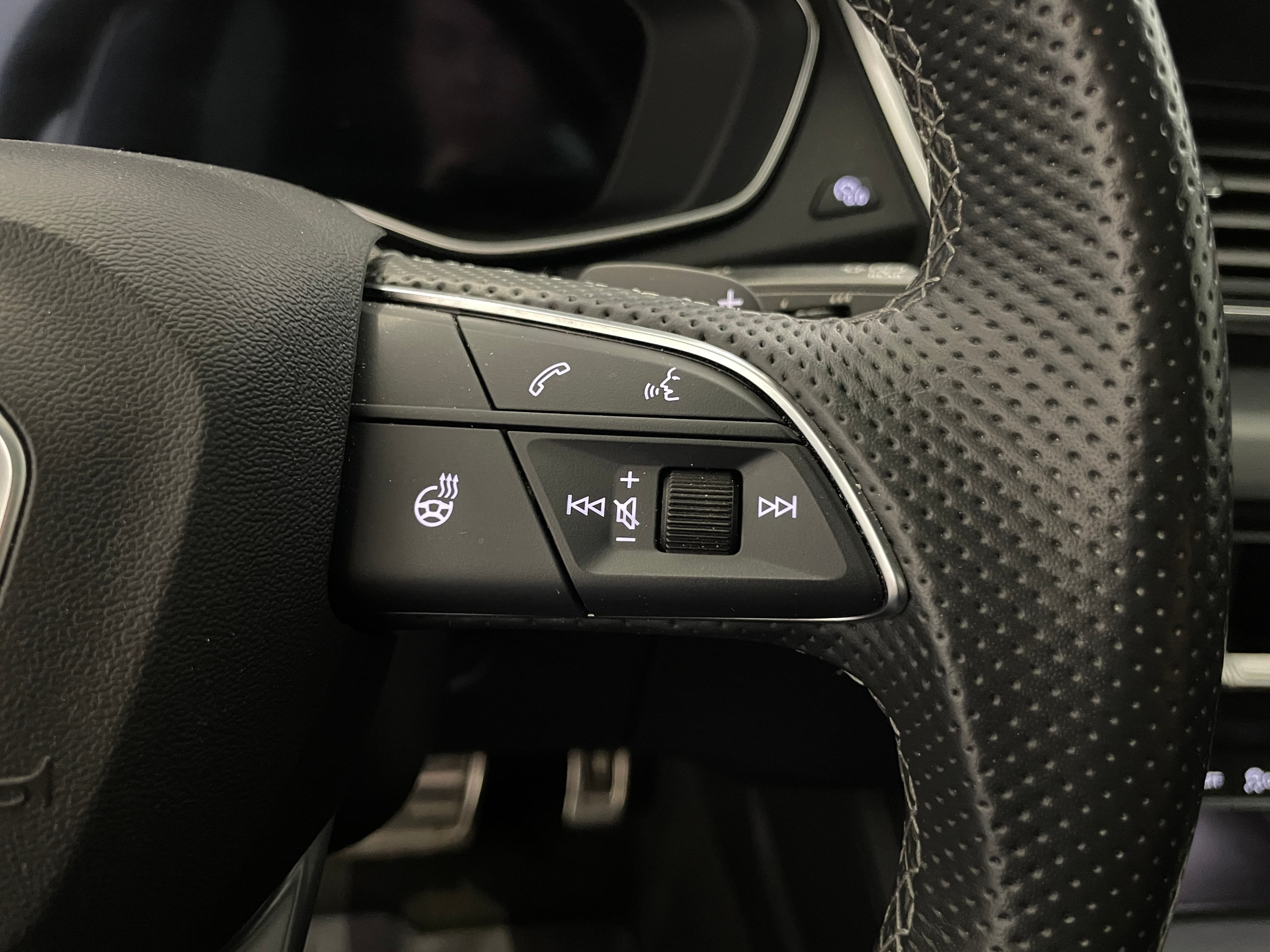 Audi Q5 2021 — photo 16