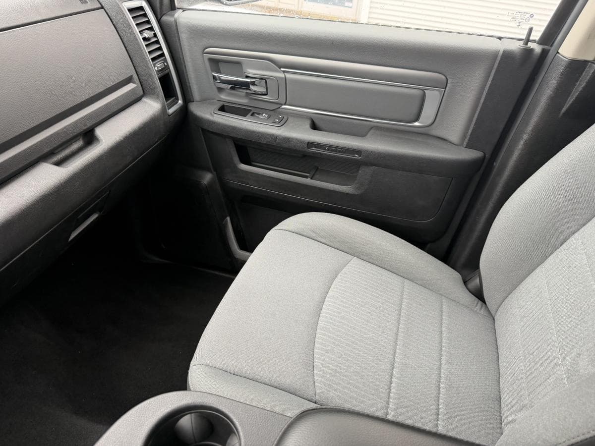 RAM 1500 Classic 2023 — photo 11