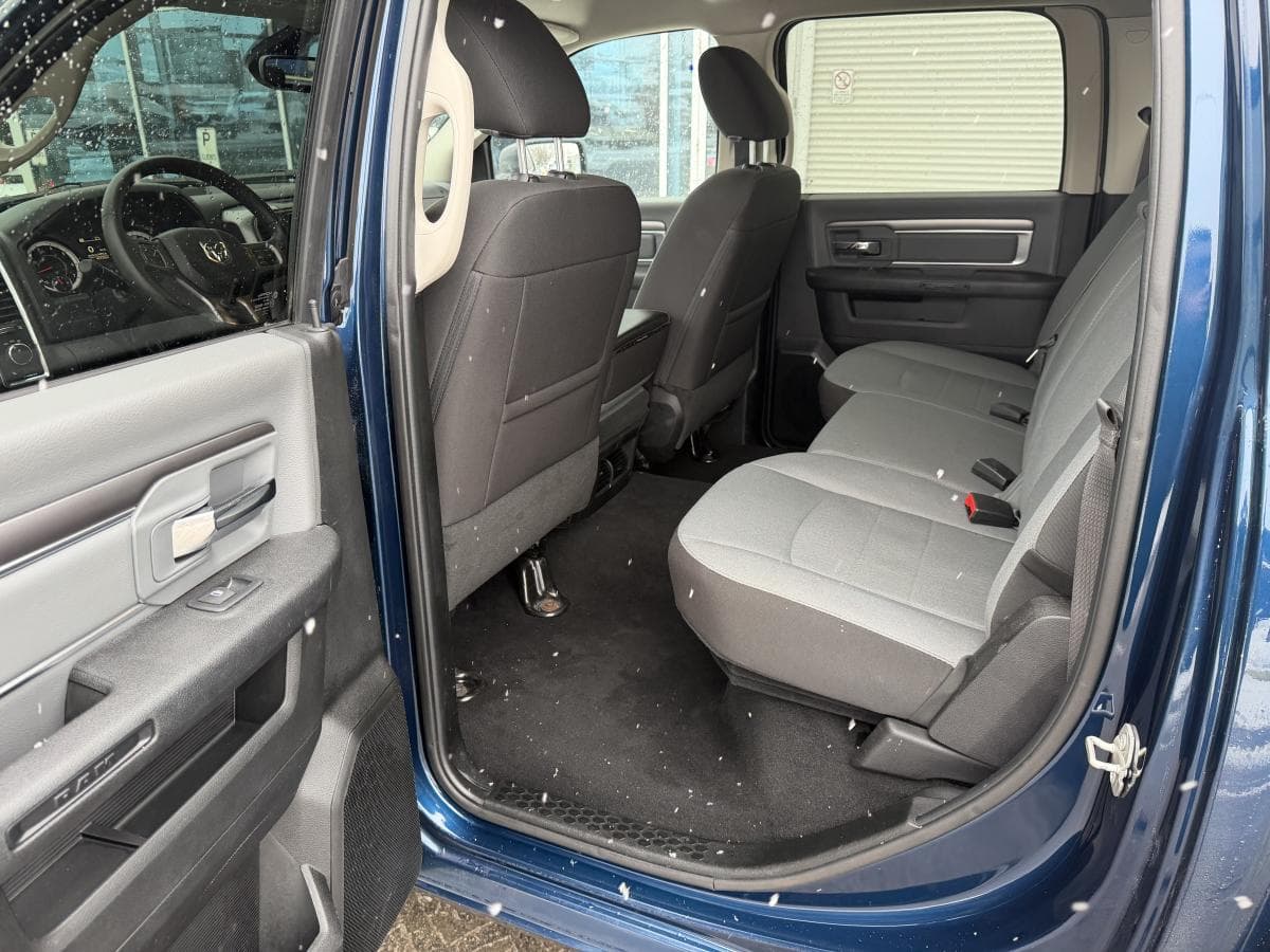 RAM 1500 Classic 2023 — photo 12