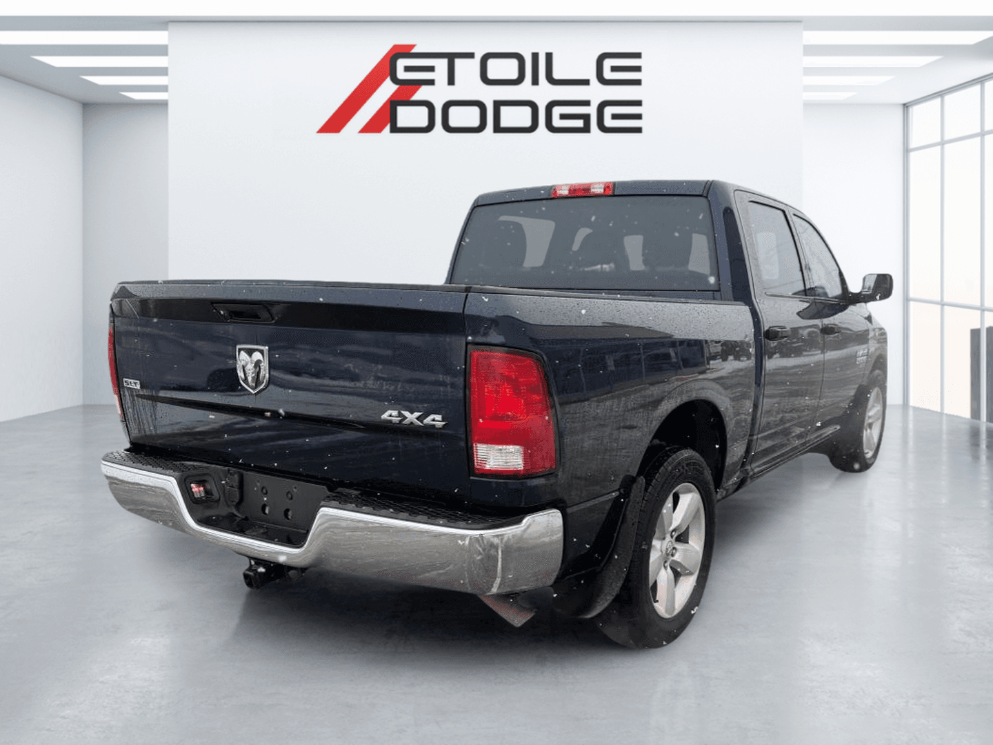 RAM 1500 Classic 2023 — photo 3