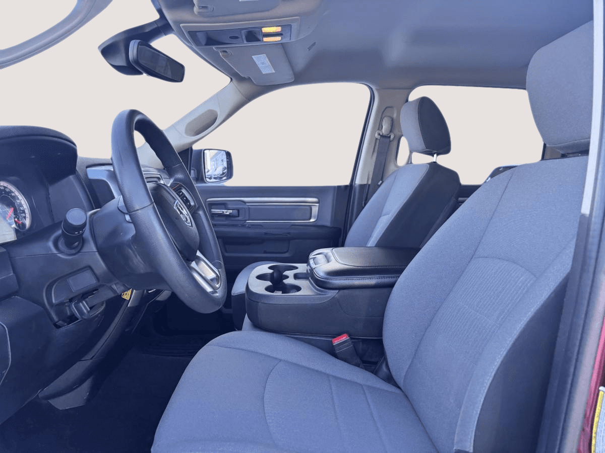 RAM 1500 Classic 2023 — photo 11