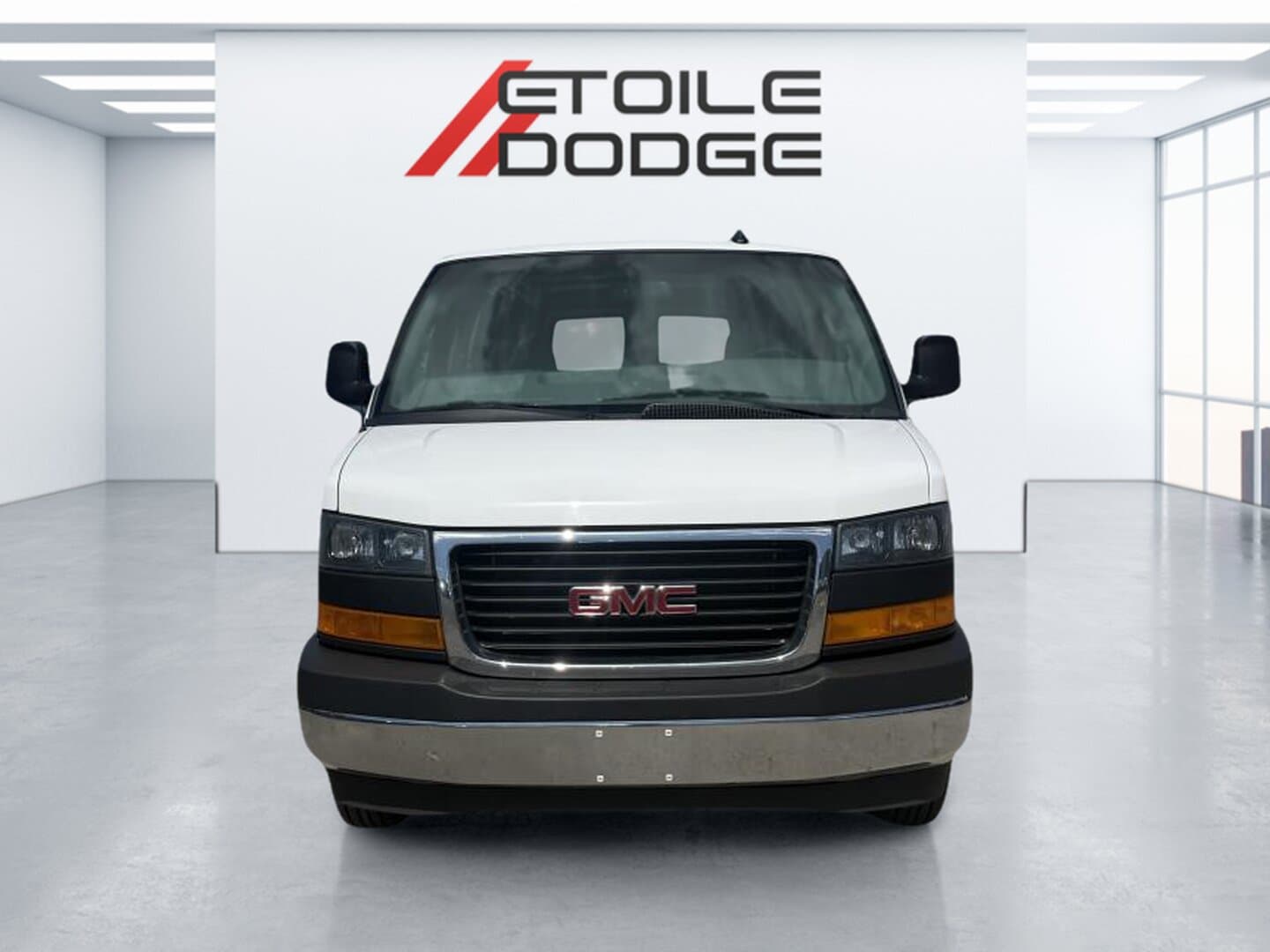 GMC Savana 2024 — photo 3