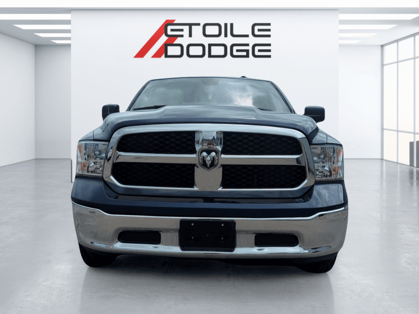 RAM 1500 Classic 2023 — photo 3