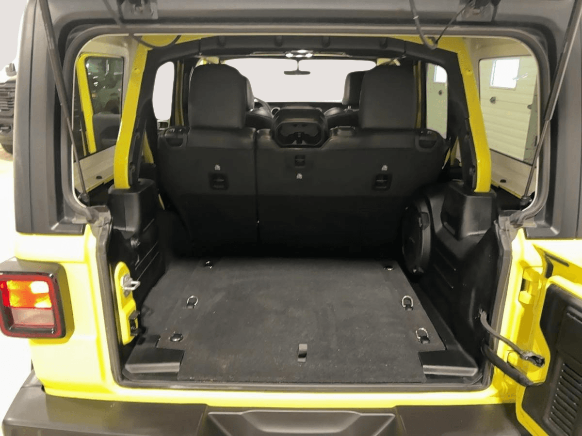 Jeep Wrangler 2023 — photo 17