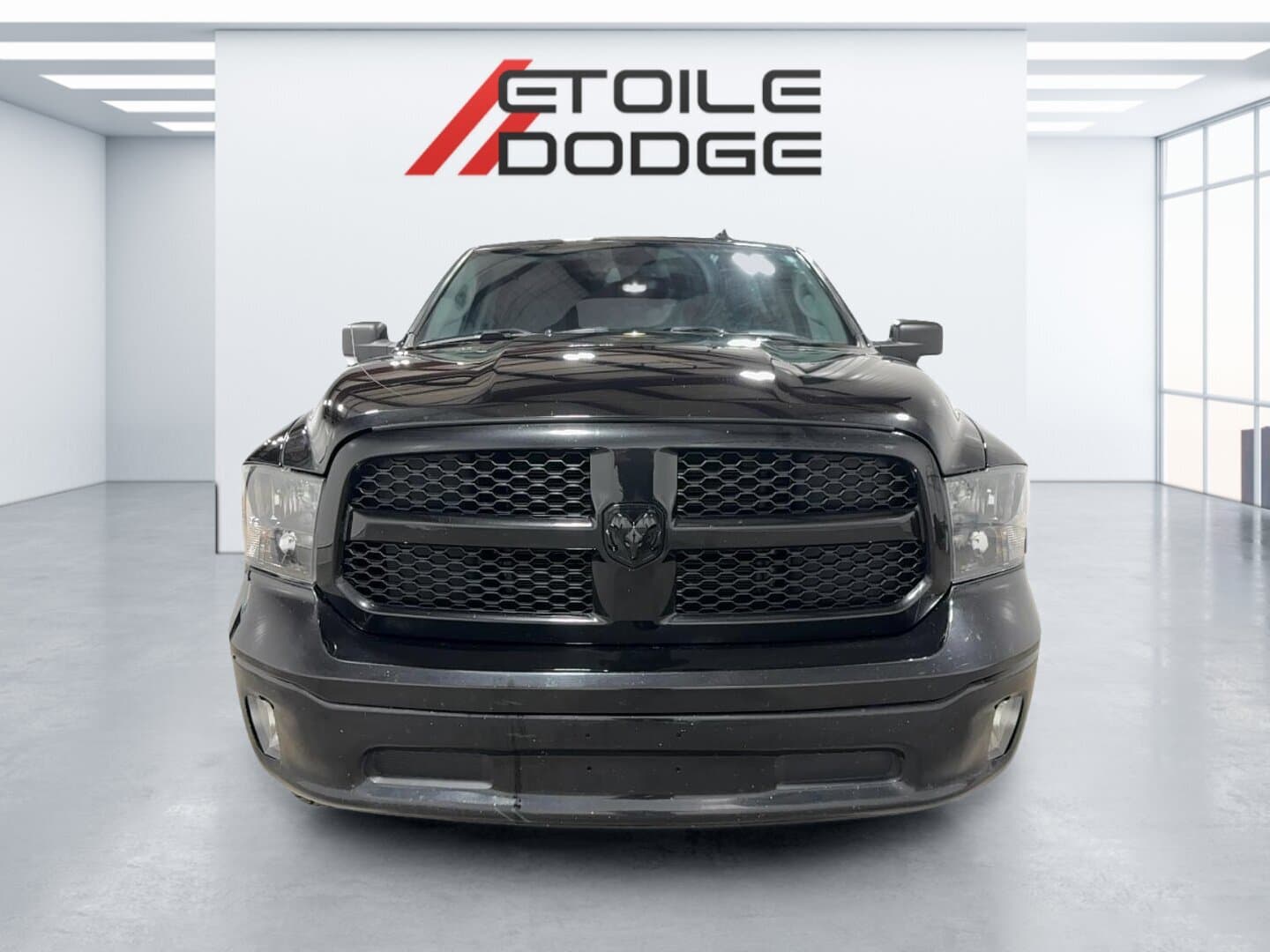 RAM 1500 Classic 2023 — photo 3