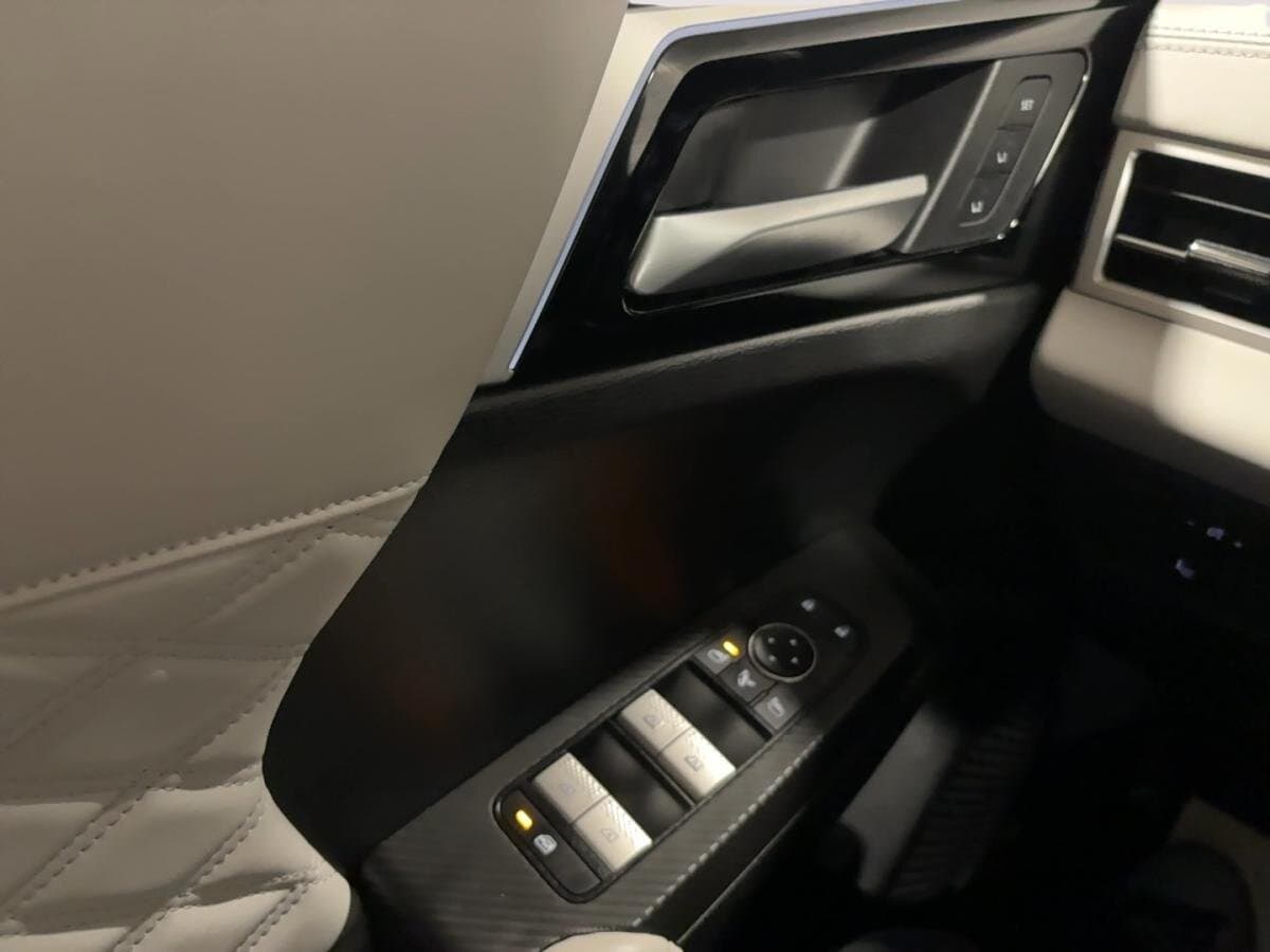 Mitsubishi Outlander PHEV 2023 — photo 11