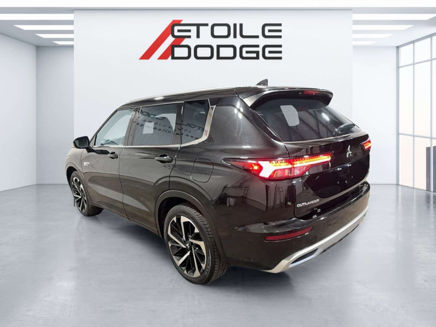 Mitsubishi Outlander PHEV 2023 — photo 5