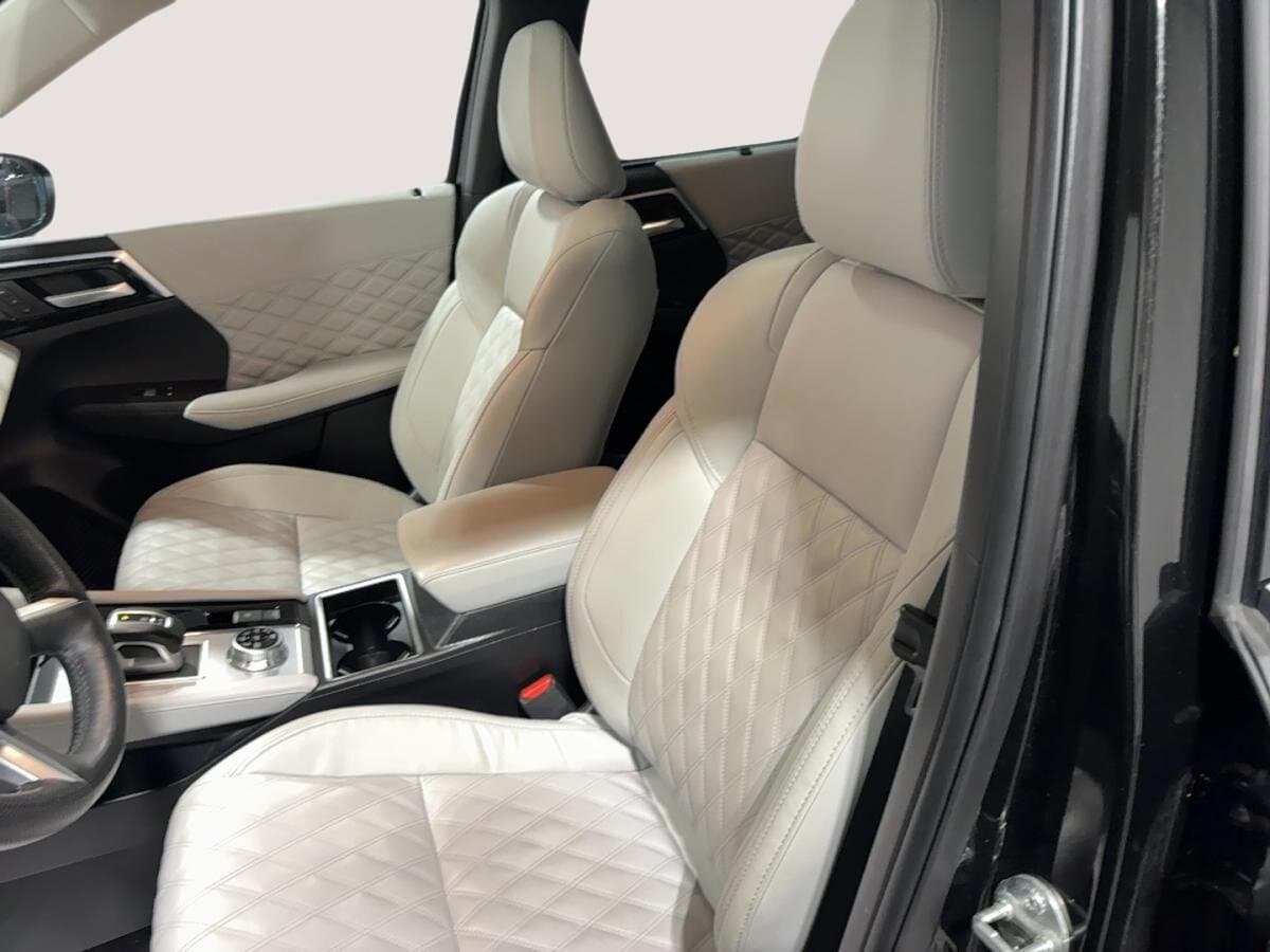 Mitsubishi Outlander PHEV 2023 — photo 9