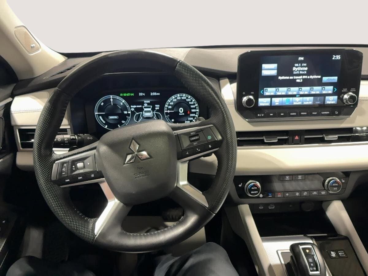 Mitsubishi Outlander PHEV 2023 — photo 10
