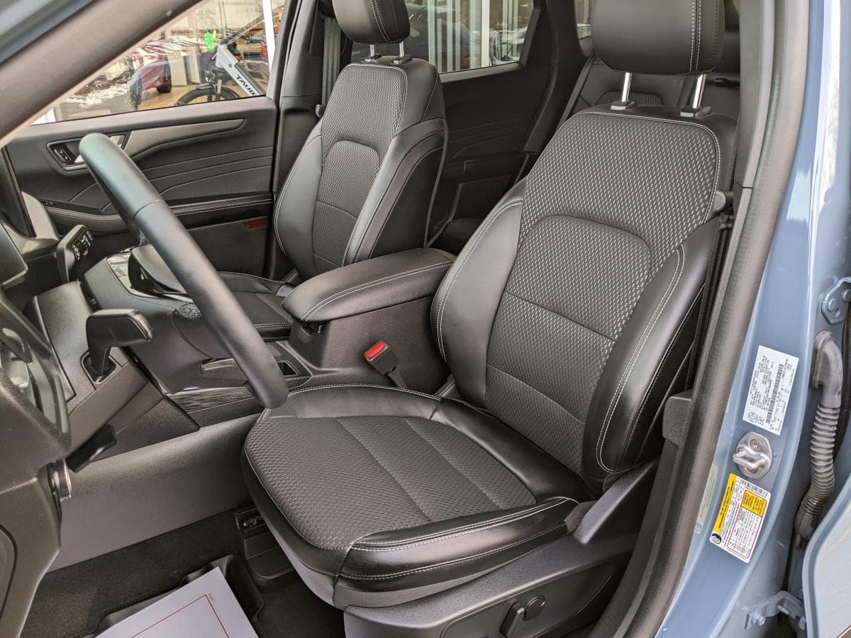 Ford Escape Plug-in Hybrid 2024 — photo 17