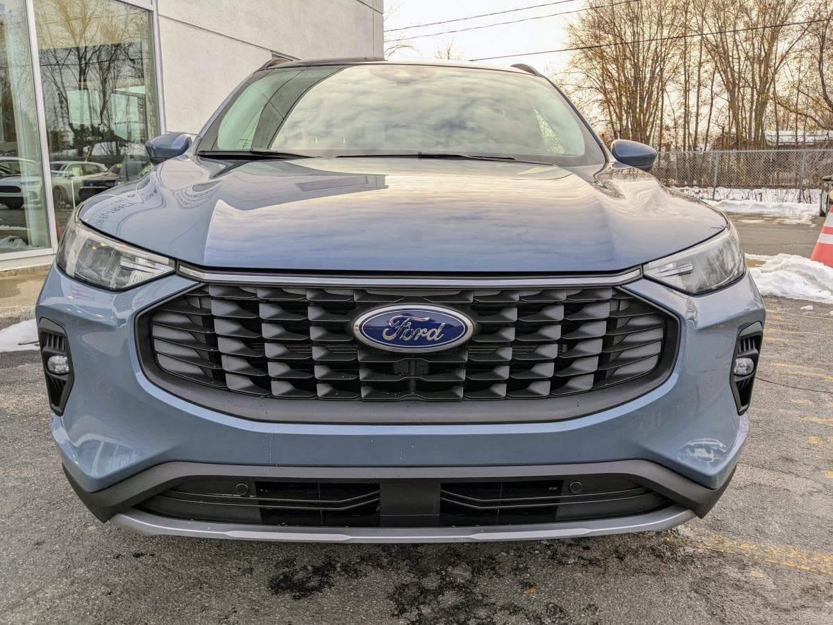 Ford Escape Plug-in Hybrid 2024 — photo 9