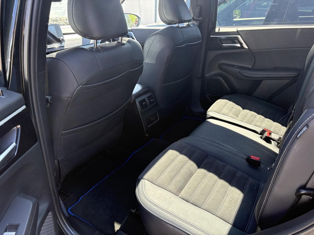 Mitsubishi Outlander PHEV 2024 — photo 10