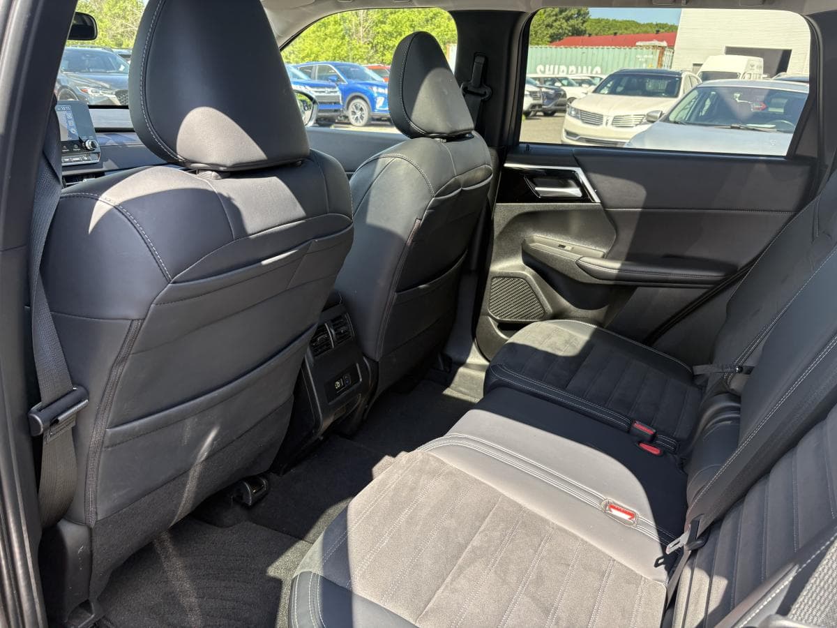 Mitsubishi Outlander 2024 — photo 12